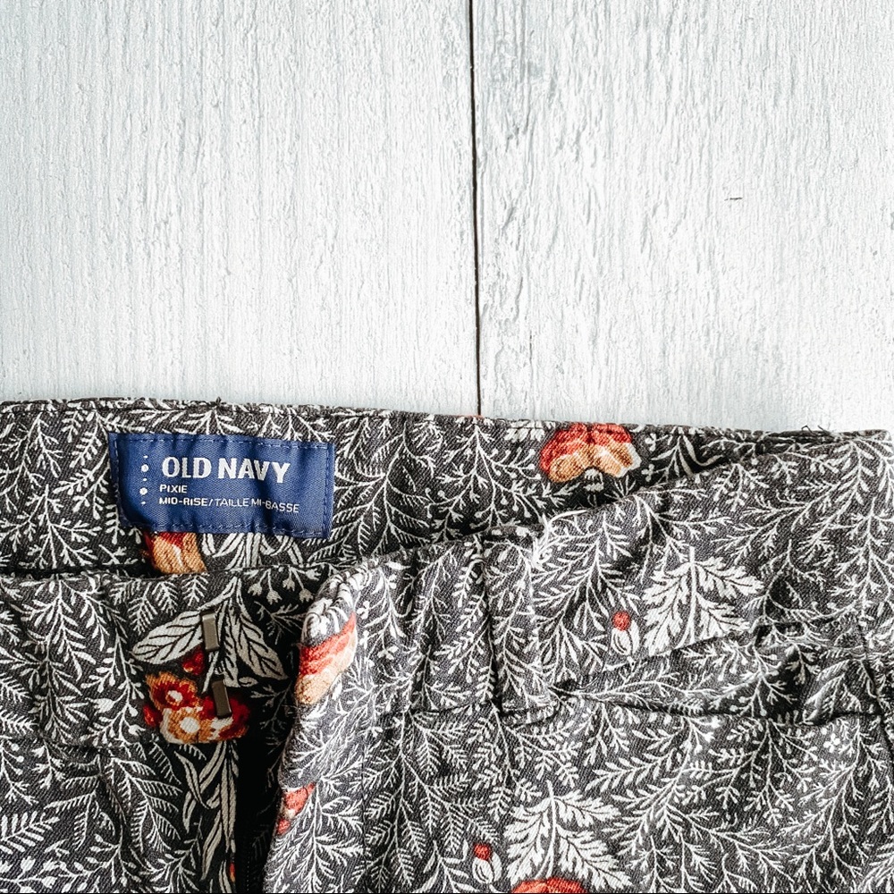 Old Navy Women’s Mid-rise pixie ankle pant